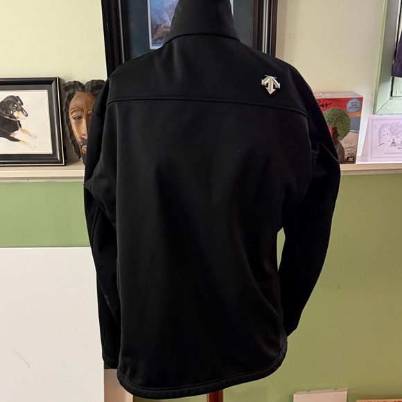 Descente Men's Performance Black Jacket - Picture 2 of 7